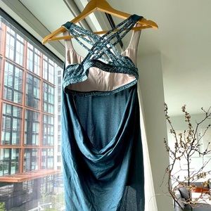 Lululemon workout top